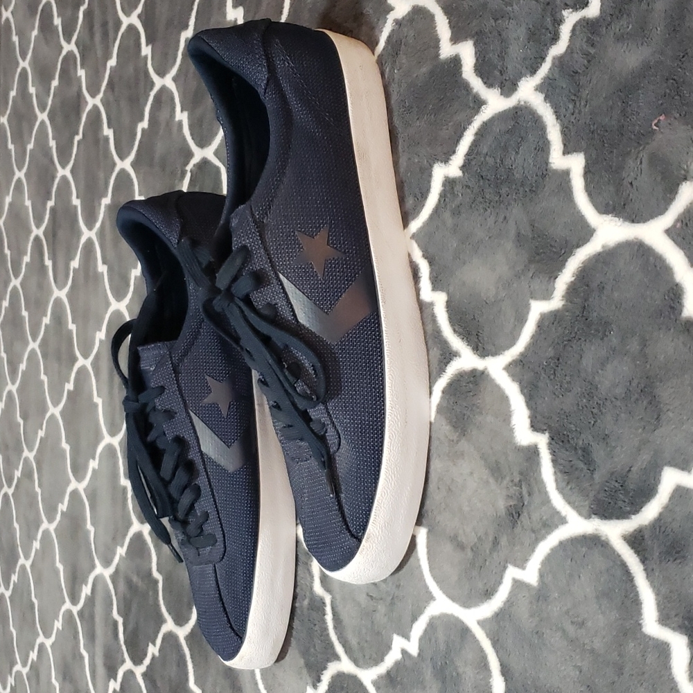 Converse Mens Shoes Size 11- EUC.
